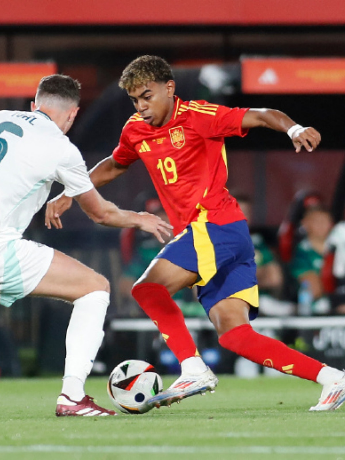 比赛精彩！强队在国际比赛中展现实力