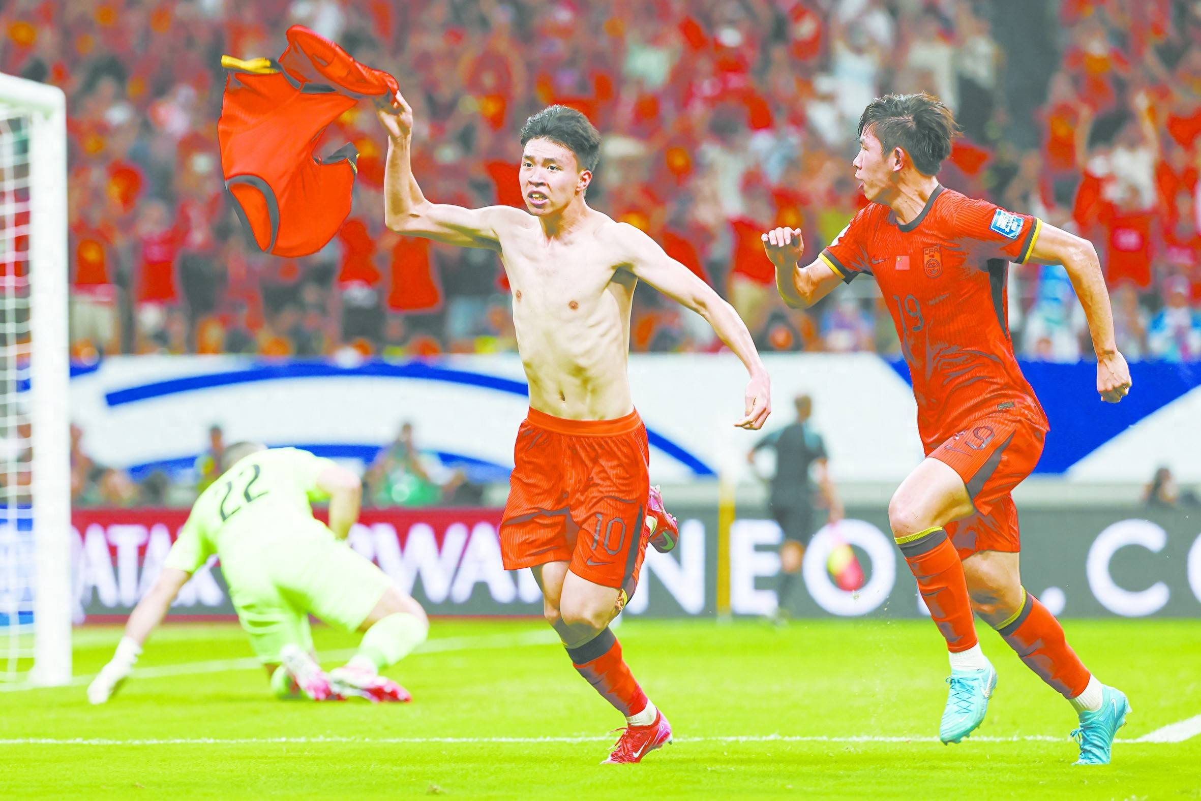 中国足球队成功晋级世界杯重要阶段