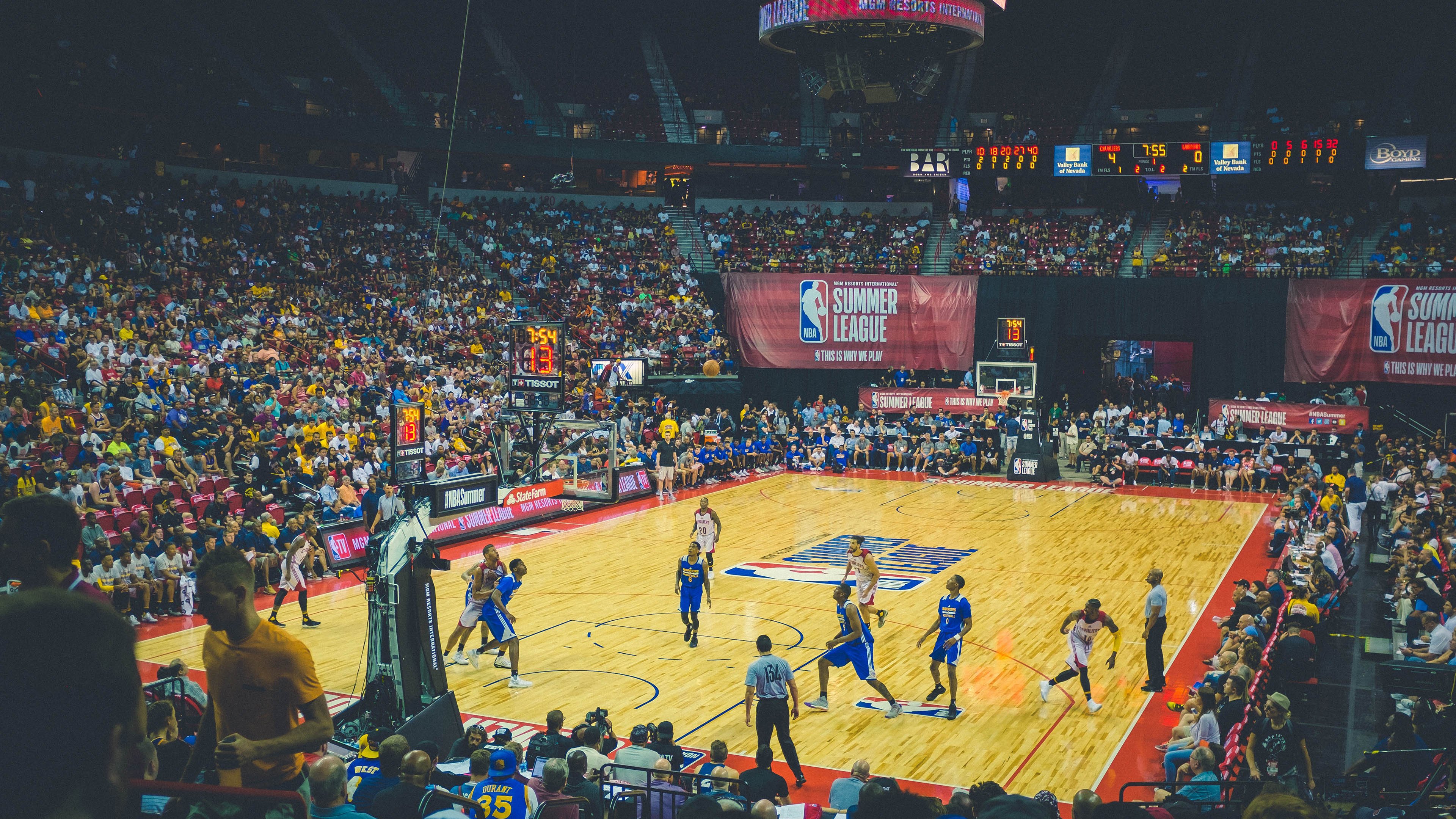 东契奇全场最佳无争议，火箭单节狂飙拉开掘金